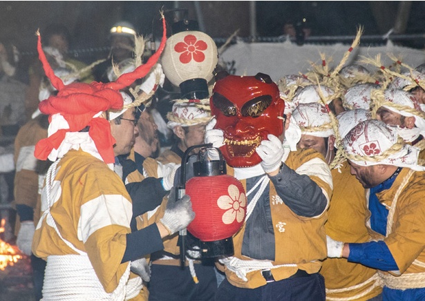 300人が入り乱れる伝統的な祭事 うそ替え 鬼すべ神事 が開催 ウォーカープラス