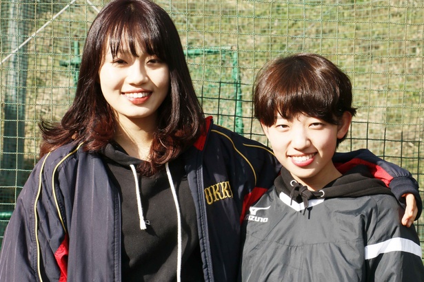 福岡教育大学硬式野球部マネージャーの野中杏樹さん(左)と中山理恵さん(右)