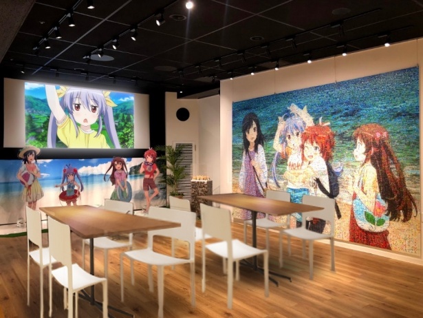 上映作品に関連する展示も行われる(EJアニメシアター新宿)