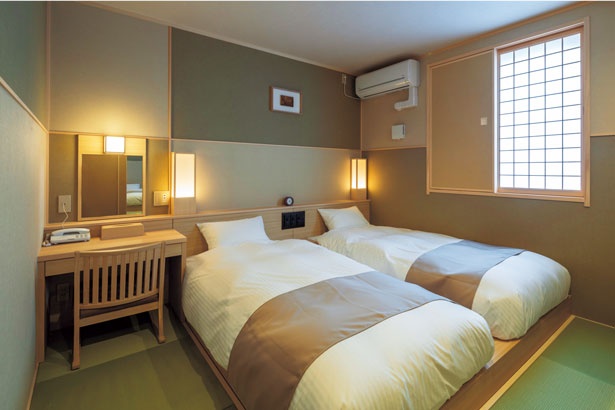 客室は全室畳敷きに低層ベッド。全26室あり、ツインのほか、シングル、プレミアムも/和空 下寺町