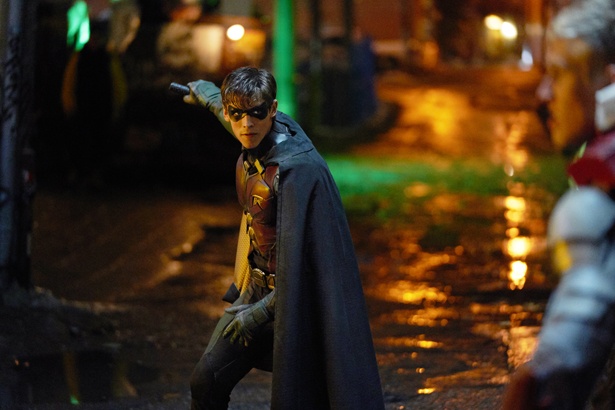 DCコミックスの人気キャラクター・ロビンの活躍を描く「Titans/タイタンズ」