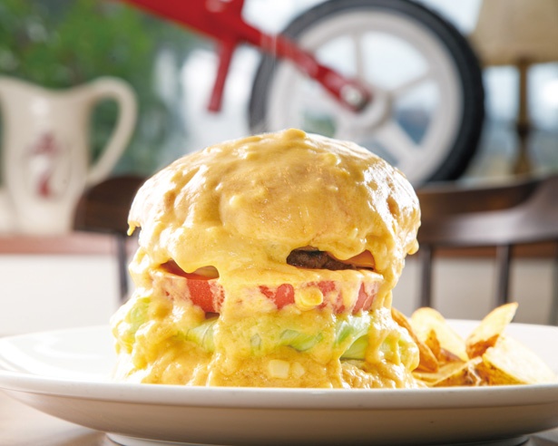 「ウェットディップ チーズバーガー レギュラーサイズ(120g)」/スキレットダイナー(愛知県長久手市)