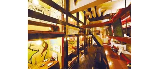 ユニークなアートが描かれている店内