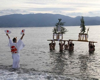 沼津のお宝100選！冬の駿河湾で｢厳冬海中みそぎ祭り｣開催