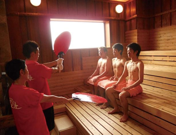 本城天然温泉 おとぎの杜 / 人気のロウリュサービスは毎日午後から3回、男女それぞれで実施される