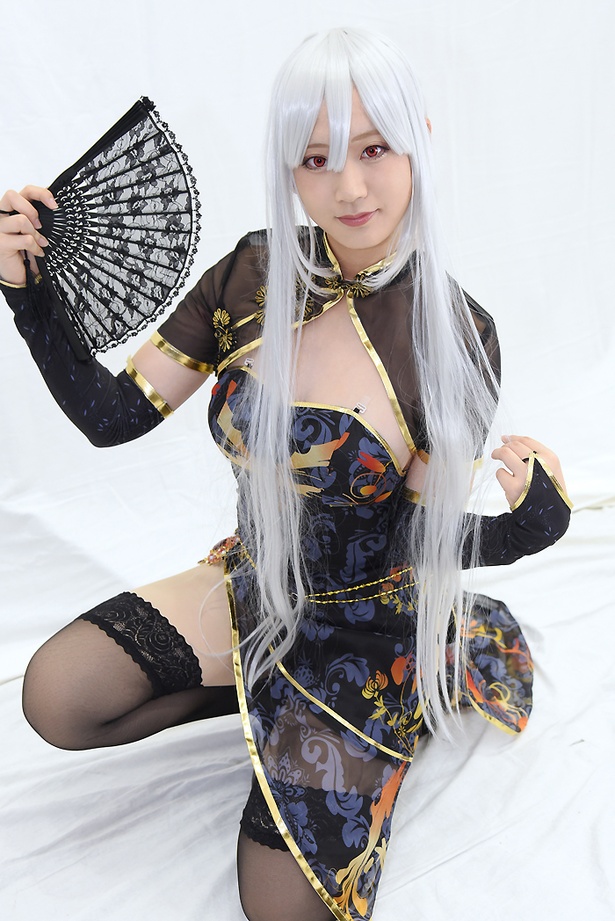 ボーカロイド派生キャラクターの弱音ハクに扮する紺羽しいなさん