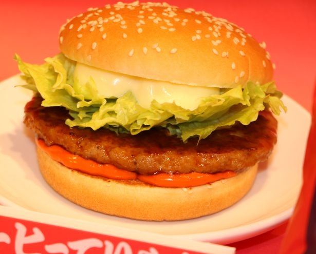「てりやきマックバーガー」に、ガーリックの旨み＆ハバネロの刺激的な辛味をプラスしたヒーヒーてりやき