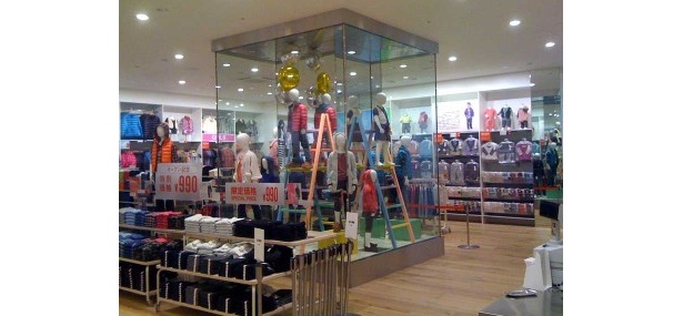 低い位置で商品が並び、店内を広く見渡せるように工夫されている