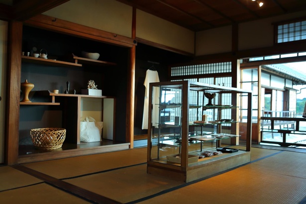 モダンな日本建築に現代の上質なアイテムがマッチ