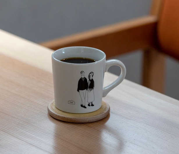 RAIL COFFEE ROASTERS / ホットコーヒー(450円～)はこくかあっさりの味が選べそれぞれ3種のシングルを用意する