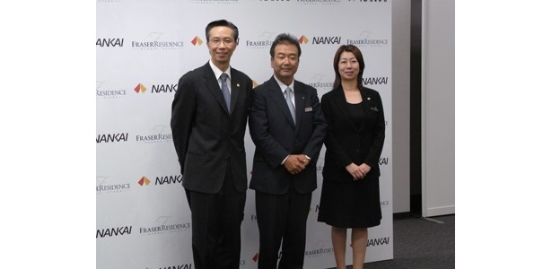 「フレイザーレジデンス南海大阪」の記者会見の様子。左から南海電気鉄道株式会社・取締役社長の亘 信二さん、RRASERS HOSPITALITY PTE LTD・CEO　チョー・ペン・サムさん、フレイザーレジデンス南海大阪・総支配人　杉山靖子さん