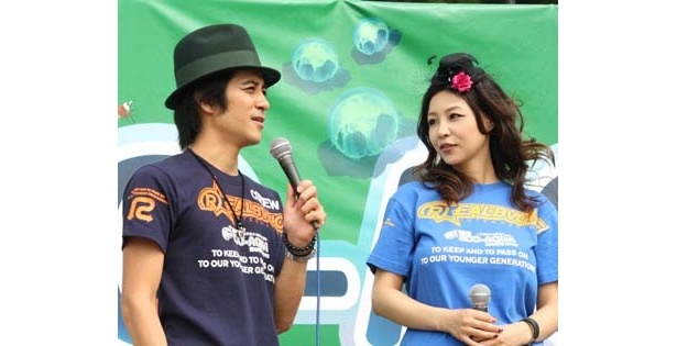 「うちの家族はみんな水槽を見るのが大好きで、うちの水槽は渋滞がおきてます」と話す斉藤祥太さん