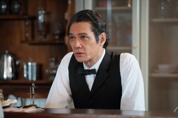パーラーのマスター・アキラ役で加藤雅也も初登場!