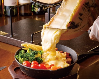 次世代"動画映え"グルメ！名古屋で食べれるとろ～りチーズが絶品のラクレット