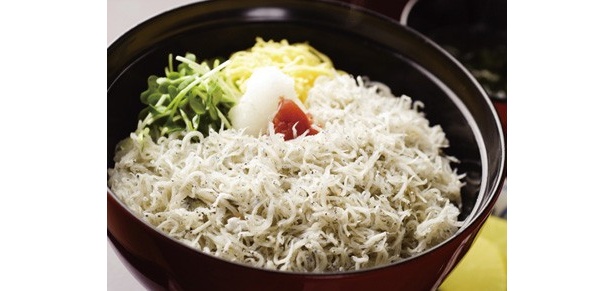 愛媛県宇和島産のシラスがたっぷり入った「釜揚げしらす丼」（500円）