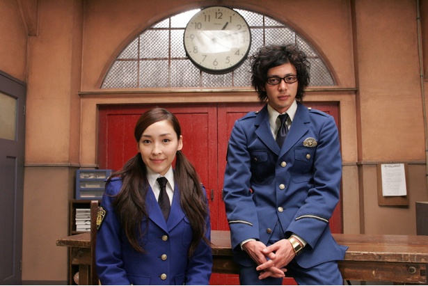 2019年放送の「時効警察2019(仮)」霧島修一朗役のオダギリジョーと三日月しずか役の麻生久美子(写真右から)