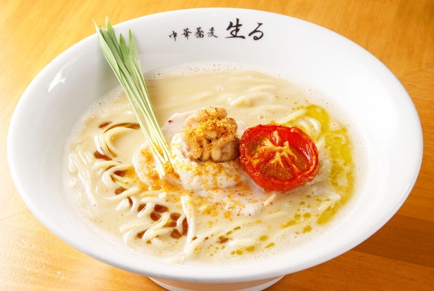 「 真鱈白子と三河赤鶏の鶏白湯白湯SOBA」(1200円)。白子クリームはスープに溶かしたり、チャーシューにディップしたり、味変も楽しめる
