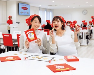 懐かしさ満点で大人も大興奮!?自分だけのビスコが作れる、グリコピア神戸