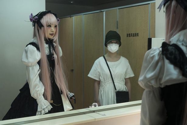 橋本環奈は、リョウコという役柄で出演する(『十二人の死にたい子どもたち』)