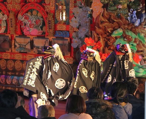 全国各地の祭りや伝統芸能が楽しめる