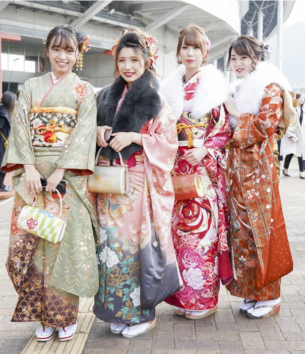 北九州市の成人式で見つけた振袖美人　るりさん　はるさん　あやさん　ちさきさん