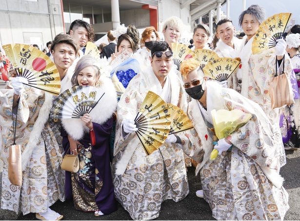シルバーの袴で決めた曽根中学校同級生のみなさん