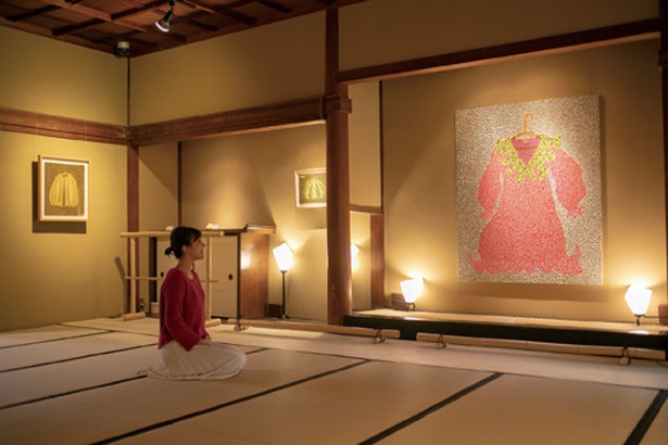 展示室は畳敷きなので座って鑑賞することも。純和風空間ならではの鑑賞方法でゆっくりと過ごして/フォーエバー現代美術館祇園・京都