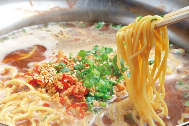 シメには「台湾ラーメン」(1人前 421円)がおすすめ。スープによくなじむよう生麺を使用している