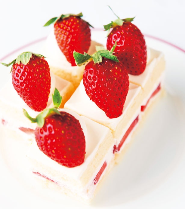 軽やかで口溶けのいい、苺ショートケーキ/セント レジス ホテル 大阪「フレンチビストロ ル ドール」