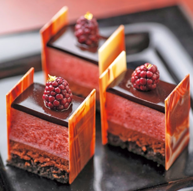 なめらかないちごムースとチョコムースが好相性の苺とショコラのムース/リーガロイヤルホテル「アネックス リモネ」