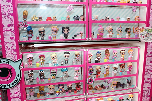 シリーズの各フィギュアは実に100体以上