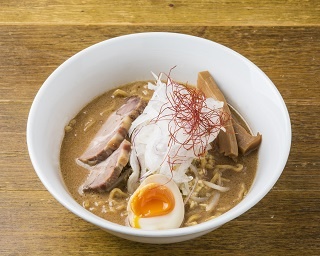 芯から熱くなる衝撃の味噌！札幌のラーメン店「しょうがとお料理 こがね」