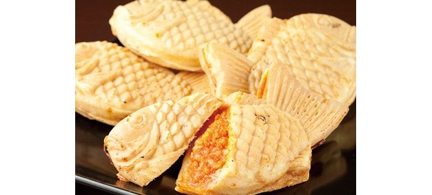 「銀座たい焼き 櫻家 東京キラピカ通り店」では、カレーやトマト風味のリゾットが入った創作たい焼き「フィゾット」（各230円）が食べられる。