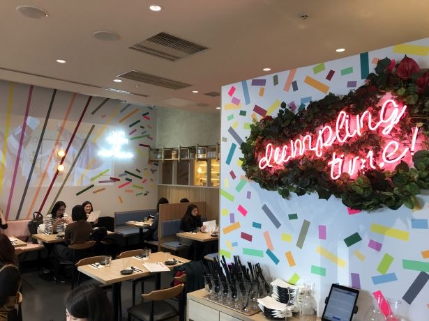 「ダンプリングタイム 餃子時間」店内の様子