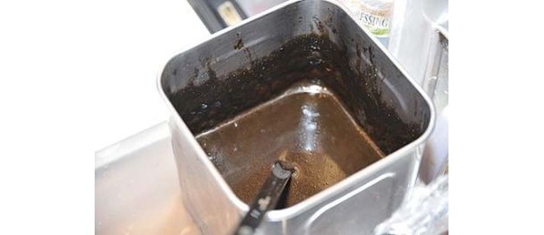  「炭味坐」では東村山の地元企業が作った「黒焼きそばソース」を使用