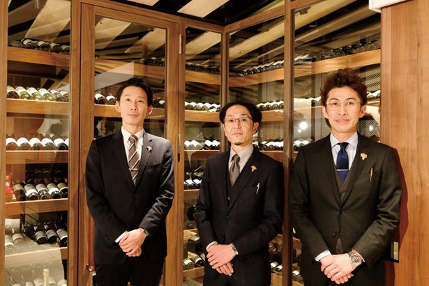 3人のソムリエが常駐するので、ワインはグラスで注文し、料理を提案してもらうのがおすすめ