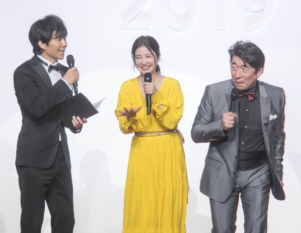 【写真を見る】「全部食べに行きたい！」と吉高由里子