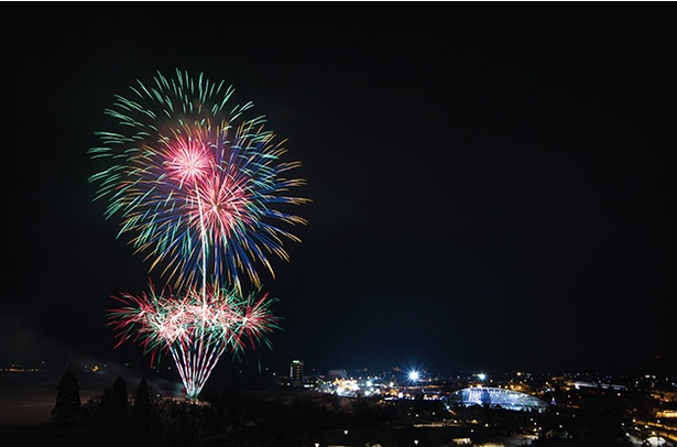 貴重な冬の花火も堪能できる