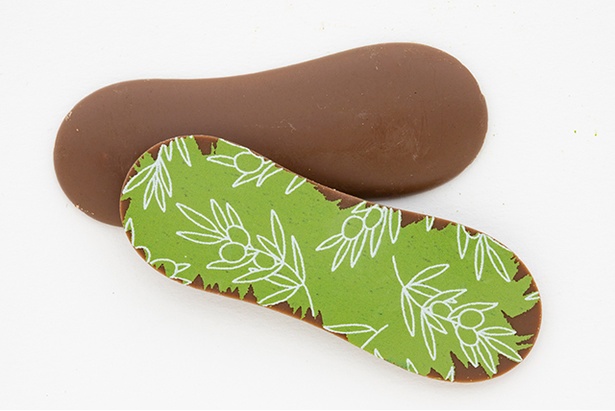 イカ・チョコレートの「キャットタング」。ネコの舌をイメージした可愛らしい形がたまらない