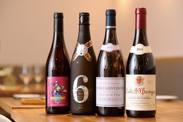 ワインはフランス産を中心に100種類以上そろう。自然派ワインも豊富だ