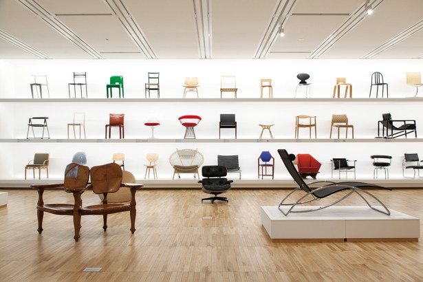 20世紀の椅子コレクションは約3か月に1度展示替え。建築家のフランク・ロイド・ライトがデザインした椅子など、デザイン史に残る貴重な名作も少なくない
