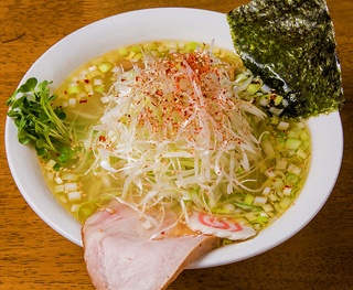 那須鶏を12時間たくスープは、清湯ながら超濃厚！  福島「奥久慈ラーメン なかざわ」
