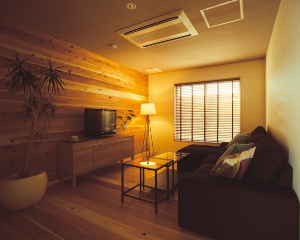 木目調で統一された室内は和室・洋室のほか、和洋二間続きの特別室も人気