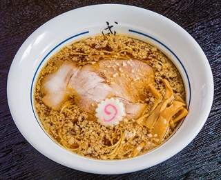 地鶏の青森シャモロックを生かし、郡山ブラックに新潮流を！ 福島「めん処 成 SEI」