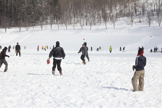 イージーに見えるポップフライも、雪上ならではの難しさがある