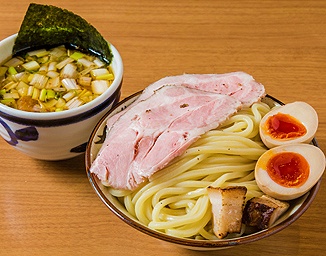 この極太麺、たまらん！ 並盛りでも茹で上がり600g！  郡山「自家製麺 じゃじゃ。」