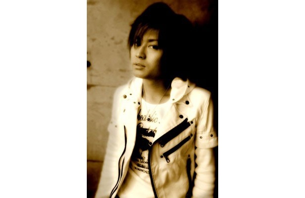 TAKUMA。2001年12月ロックバンドWyseのリーダーとしてメジャーデビュー。解散後、05年よりソロ活動。キャッチーなメロディーが特徴