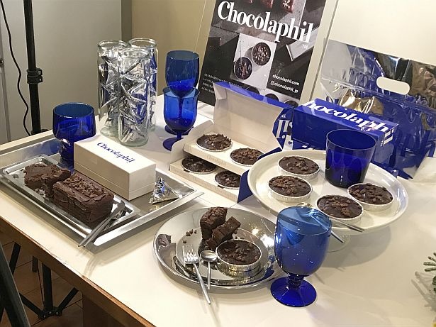 【写真を見る】焼きたてチョコスイーツが楽しめる「Chocolaphil」