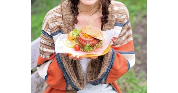 【写真】“ベジミート”をパテにしたヘルシーなハンバーガー！
