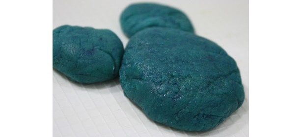 出来たクッキーを食べてみると…、外国のお菓子ならではの甘ったるい感じではなく、素朴な味わい